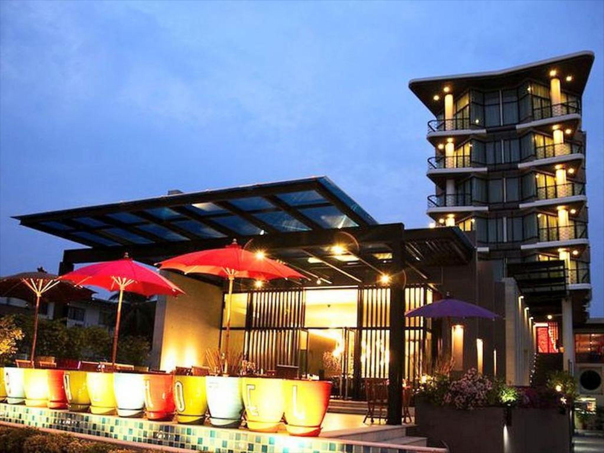 The Sez Hotel Bangsaen Buitenkant foto