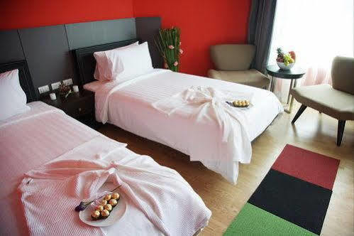 The Sez Hotel Bangsaen Buitenkant foto